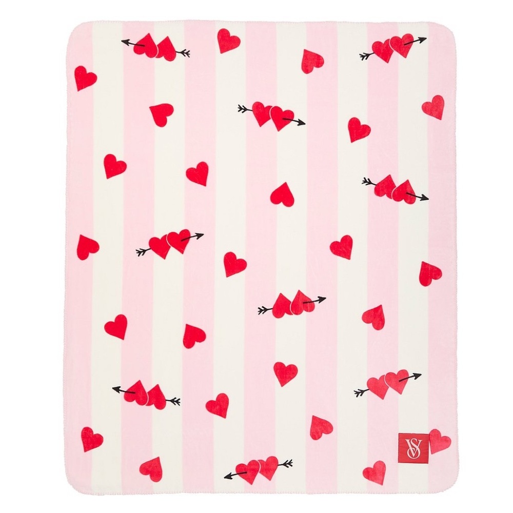 Victoria’s Secret     VS     Cozy Plush Blanket     60 x 50